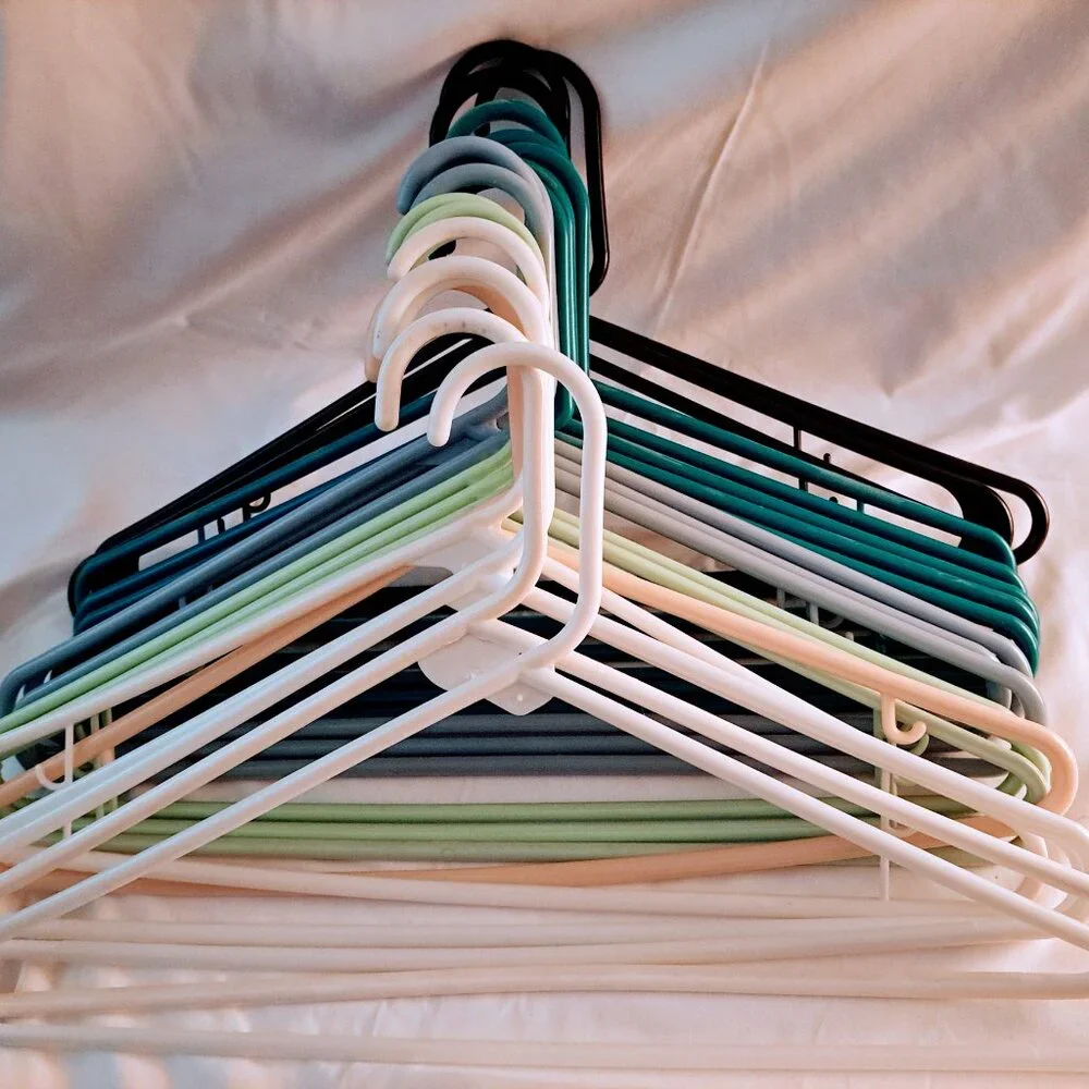 Lot of 20 Multicolor Full-Sized Plastic Hangers